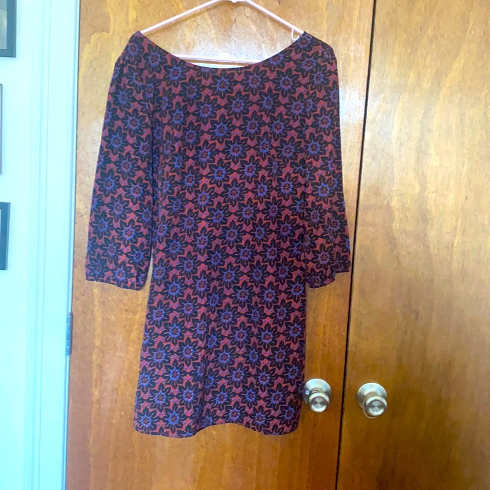 3/4 sleeve shift dress. Fits like a small